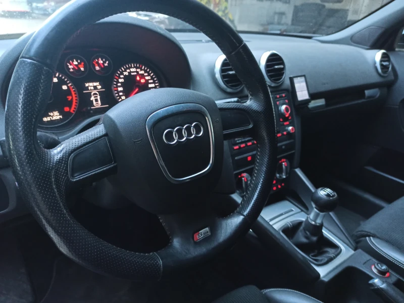 Audi A3 S-LINE+ , 200кс, снимка 14 - Автомобили и джипове - 47930918