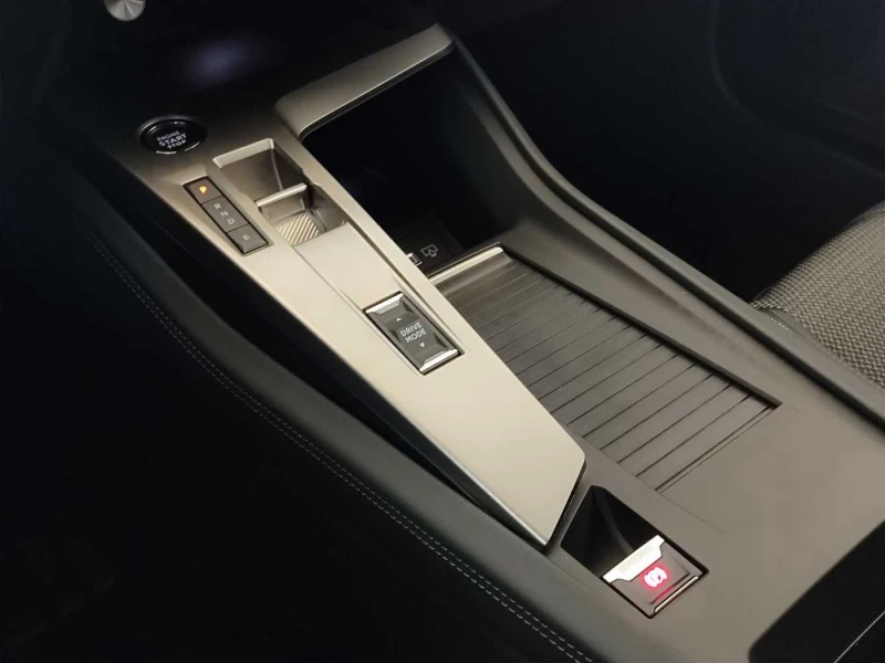 Peugeot 308 156HP/ALLURE/CAM/NAVI/LED/AMBI/CARPLAY/449v, снимка 16 - Автомобили и джипове - 50316489
