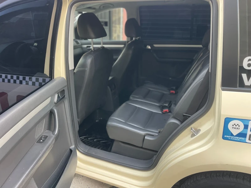 VW Touran 1.6 - 106кс, снимка 7 - Автомобили и джипове - 53152816