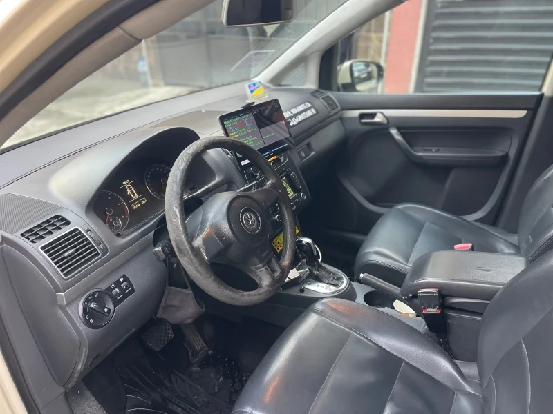VW Touran 1.6 - 106кс, снимка 6 - Автомобили и джипове - 53152816