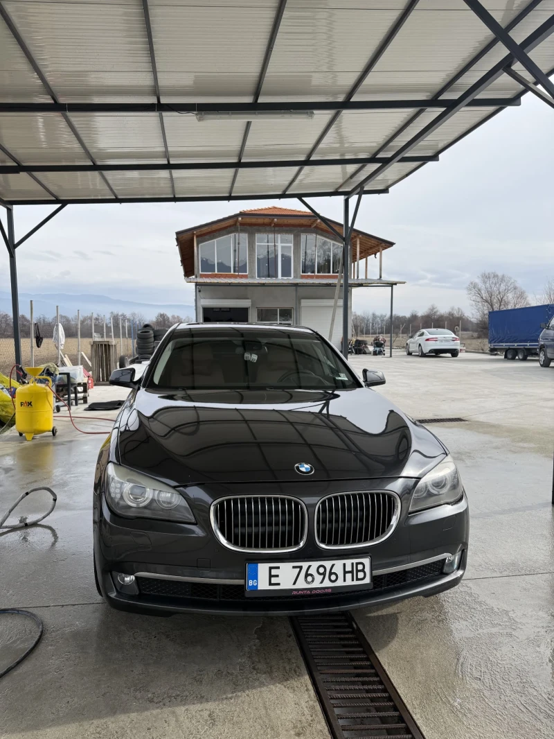 BMW 740 НАПЪЛНО ОБСЛУЖЕН* ПОДГРЕВ* ОБДУХВАНЕ* ХЕД ЪП* ВАКУ, снимка 2 - Автомобили и джипове - 53250997