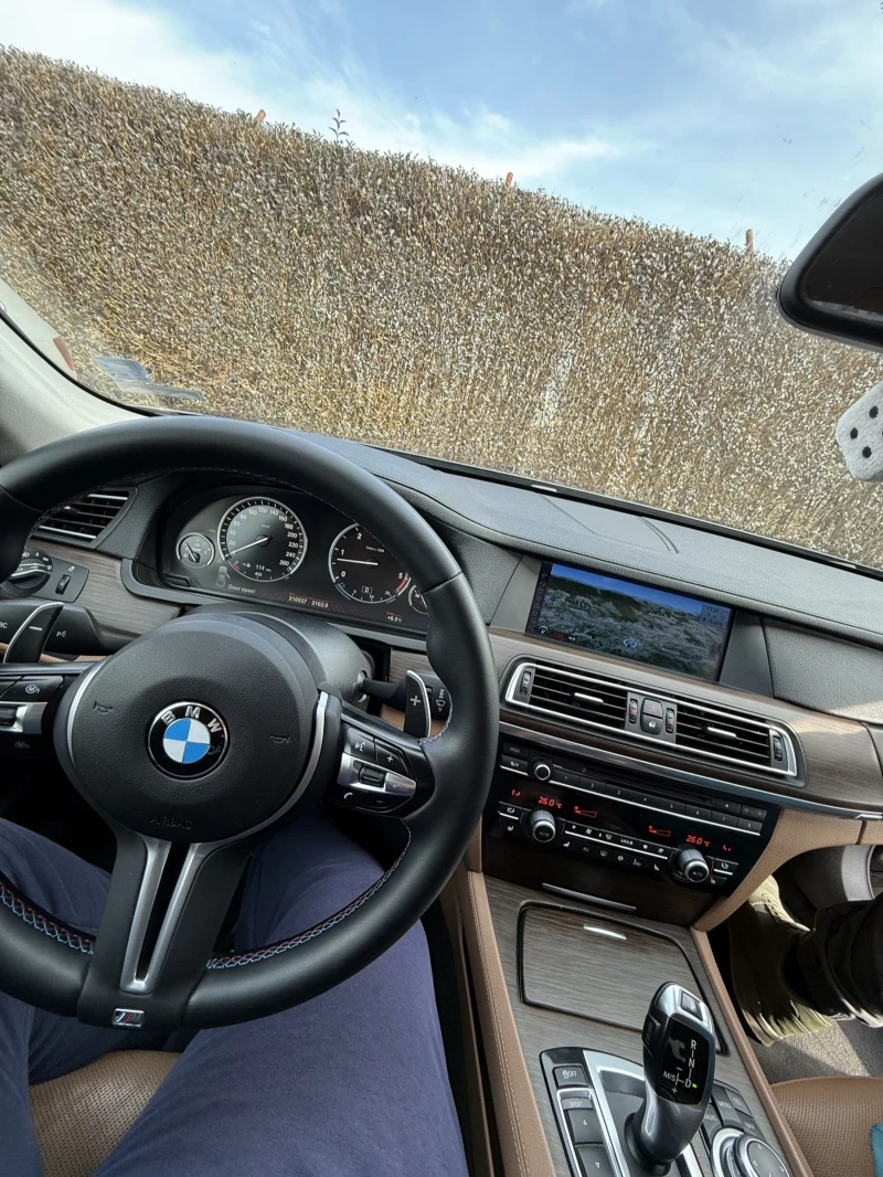 BMW 740 НАПЪЛНО ОБСЛУЖЕН* ПОДГРЕВ* ОБДУХВАНЕ* ХЕД ЪП* ВАКУ, снимка 15 - Автомобили и джипове - 53250997