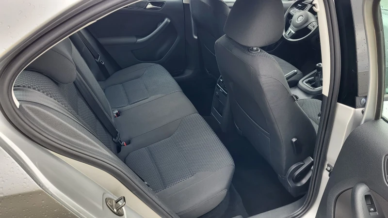 VW Jetta 1.6TDI BLUEMOTION* NAVI* PARKTRONIC , снимка 8 - Автомобили и джипове - 53505603