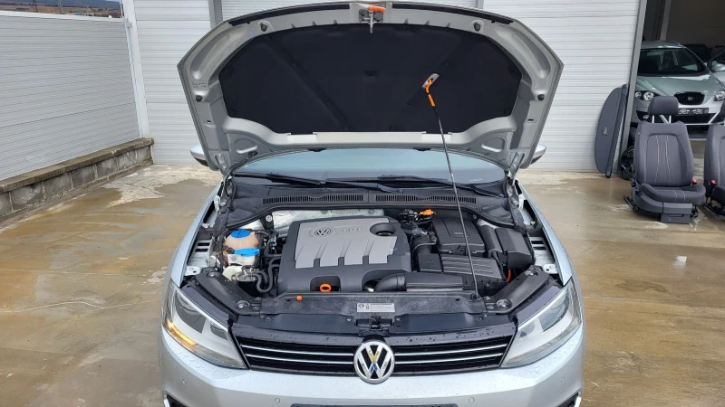 VW Jetta 1.6TDI BLUEMOTION* NAVI* PARKTRONIC , снимка 13 - Автомобили и джипове - 53505603
