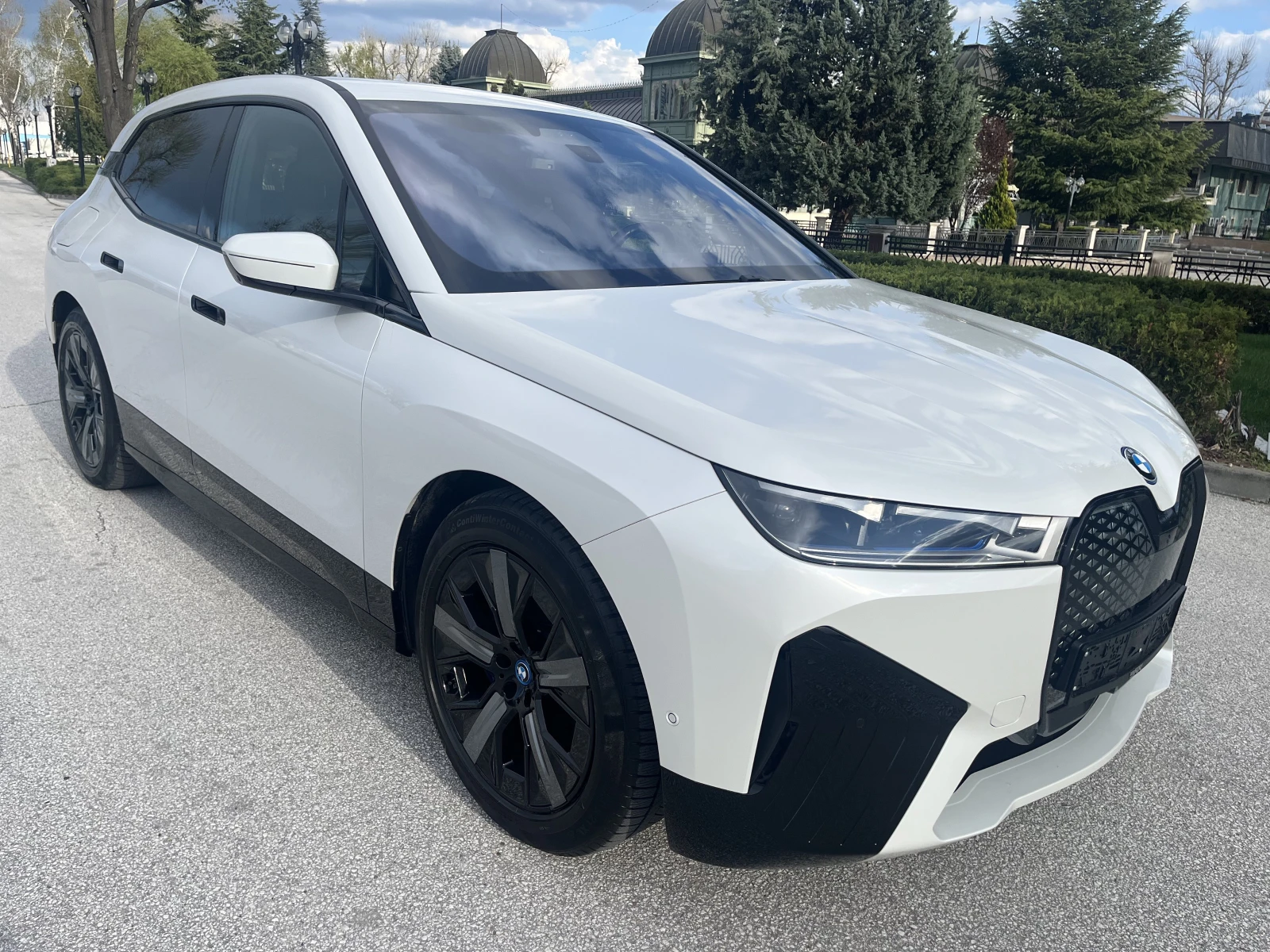 BMW iX 40 xDrive/обдухване/HUD/360/Laser - изображение 3