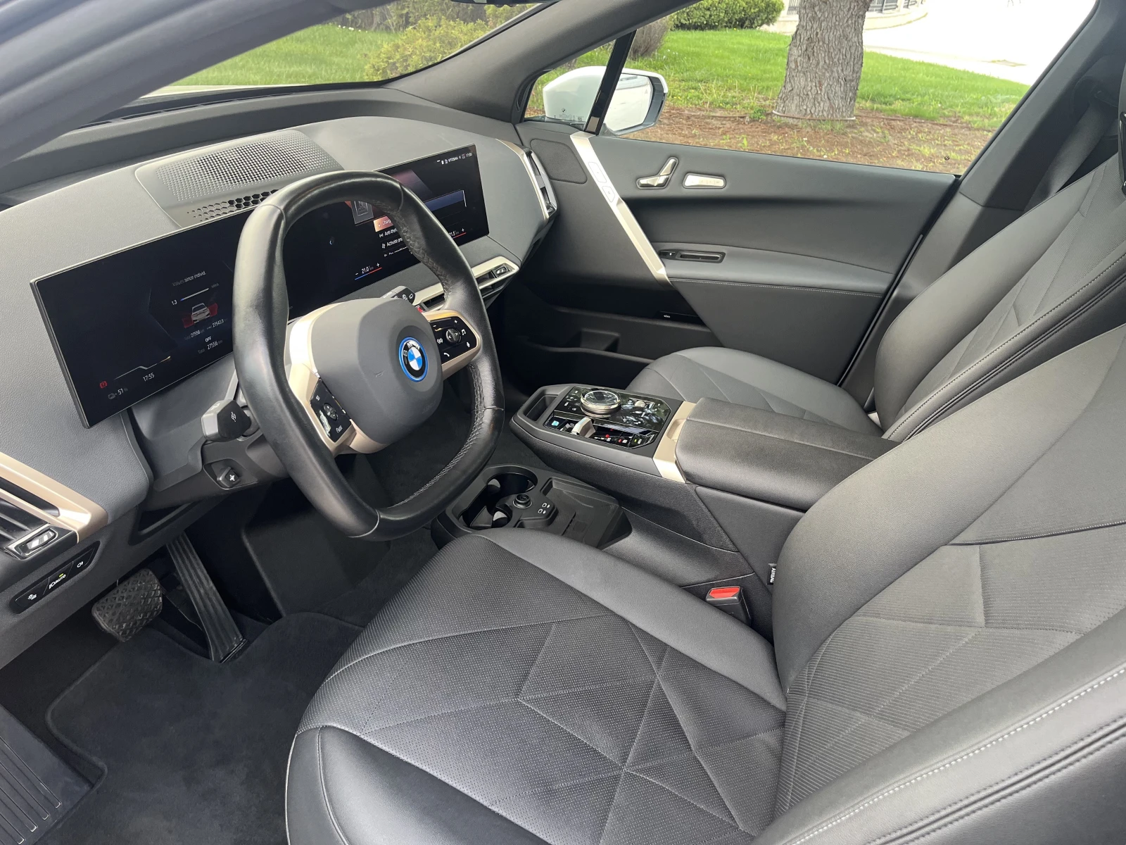 BMW iX 40 xDrive/обдухване/HUD/360/Laser - изображение 9