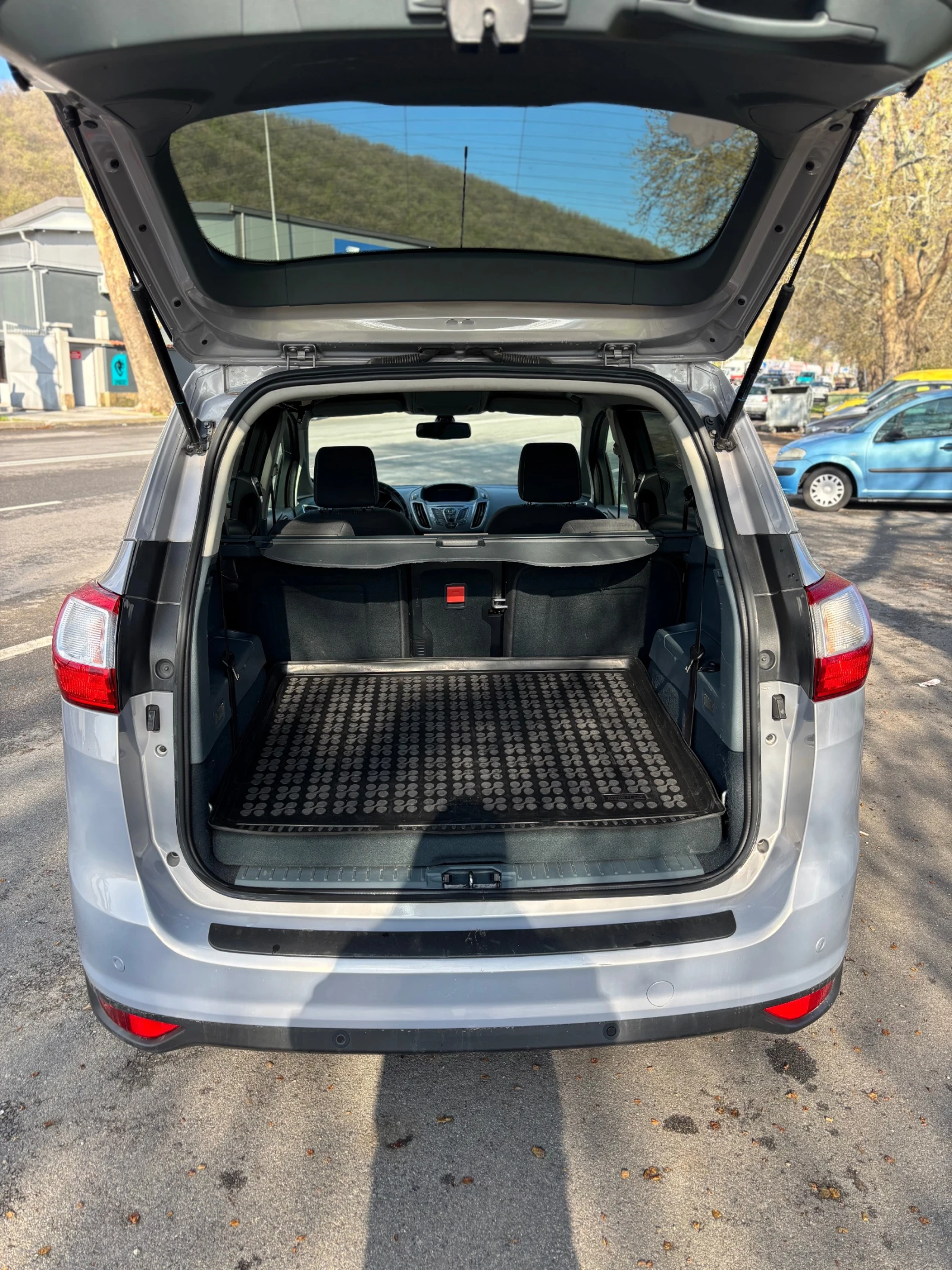 Ford C-max  Grand 2.0 -7 места Navi - изображение 4