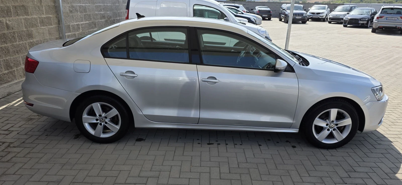 VW Jetta 1.6TDI BLUEMOTION* NAVI* PARKTRONIC , снимка 5 - Автомобили и джипове - 55910008