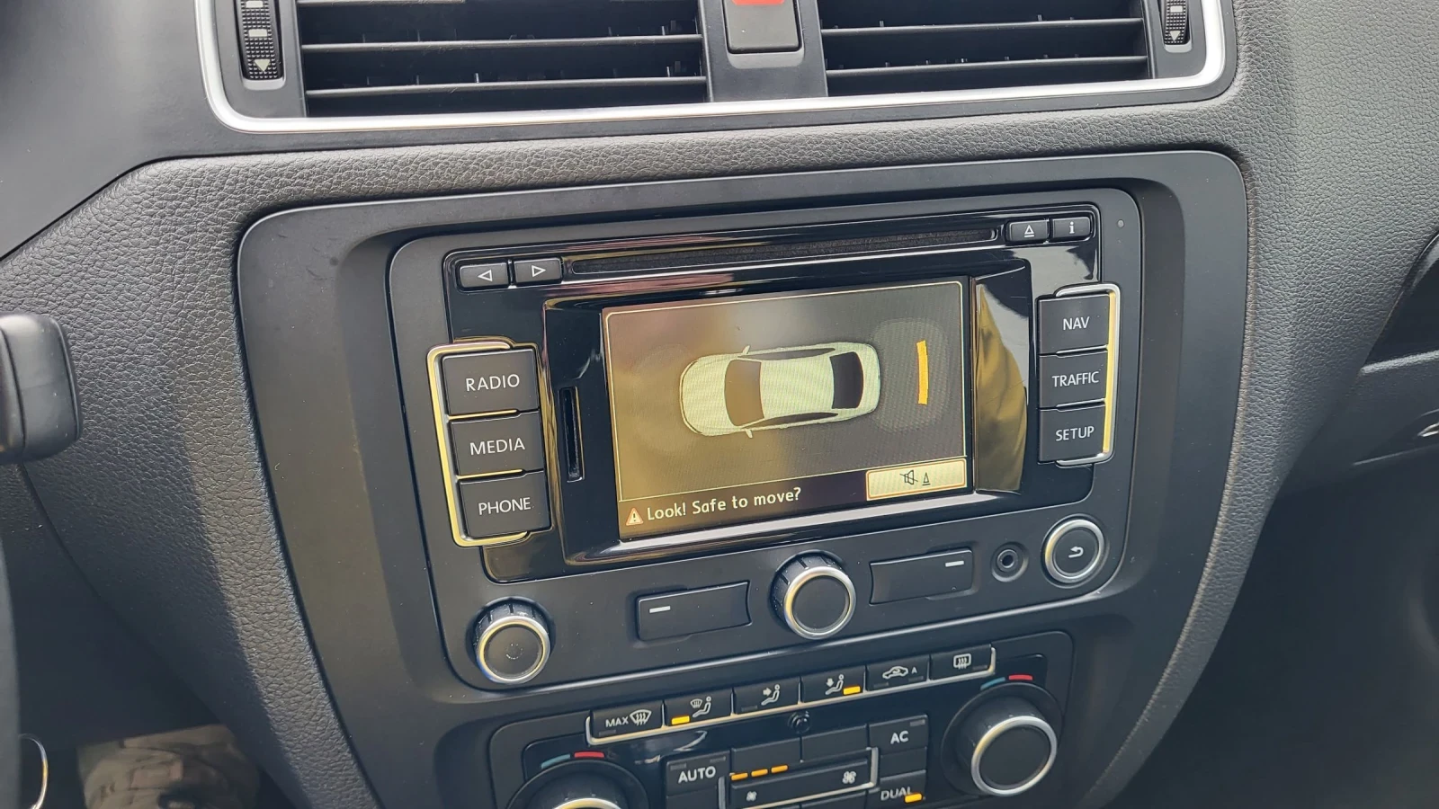 VW Jetta 1.6TDI BLUEMOTION* NAVI* PARKTRONIC  | Mobile.bg � ����������� 12