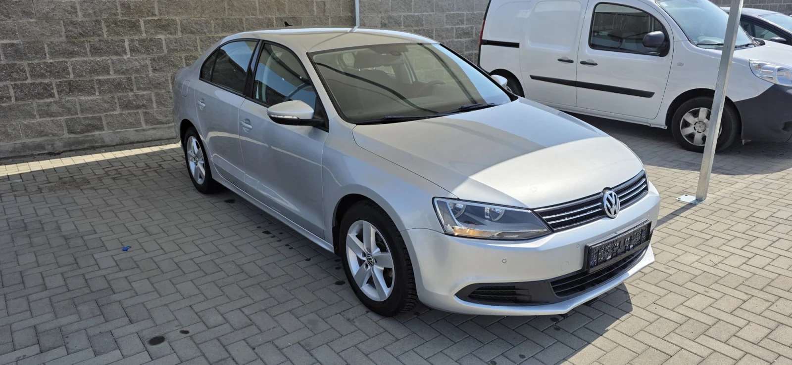 VW Jetta 1.6TDI BLUEMOTION* NAVI* PARKTRONIC , снимка 6 - Автомобили и джипове - 55910008