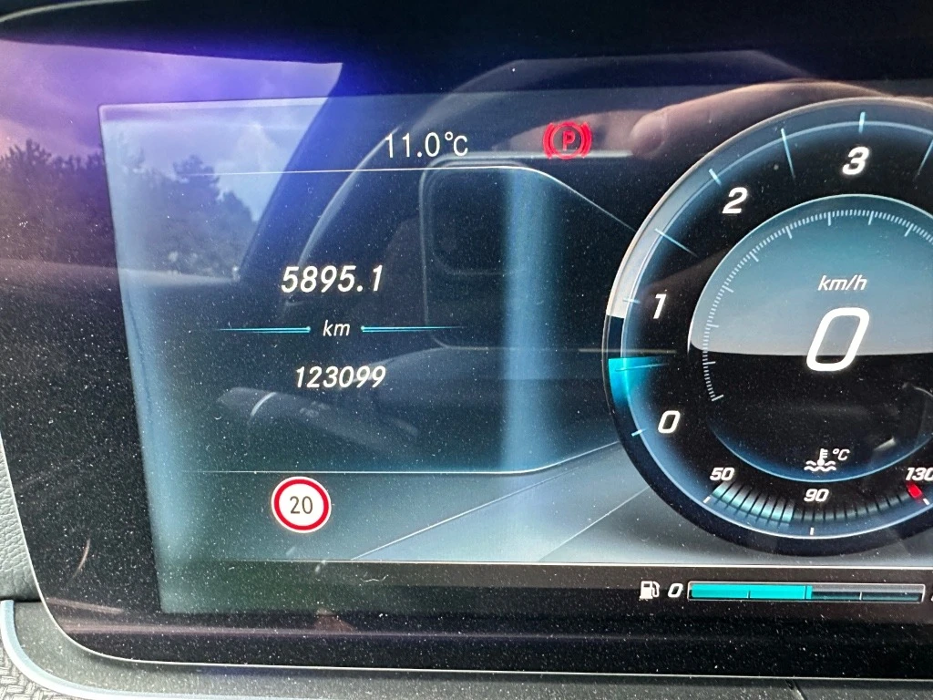 Mercedes-Benz E 350 AMG Pack Carbon, снимка 4 - Автомобили и джипове - 54281969