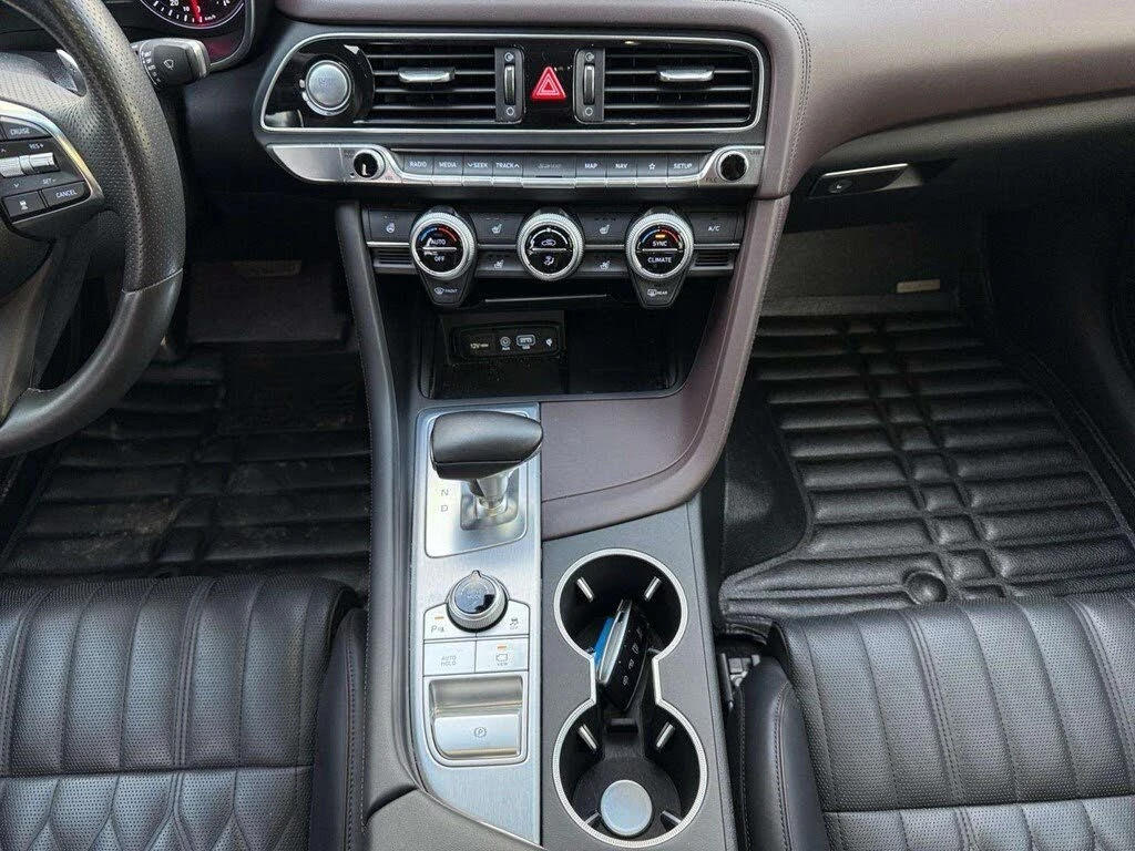 Genesis G70 3.3T RWD, снимка 15 - Автомобили и джипове - 54597902