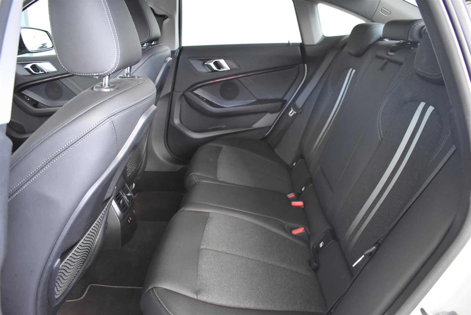 BMW 218, снимка 8 - Автомобили и джипове - 54931037