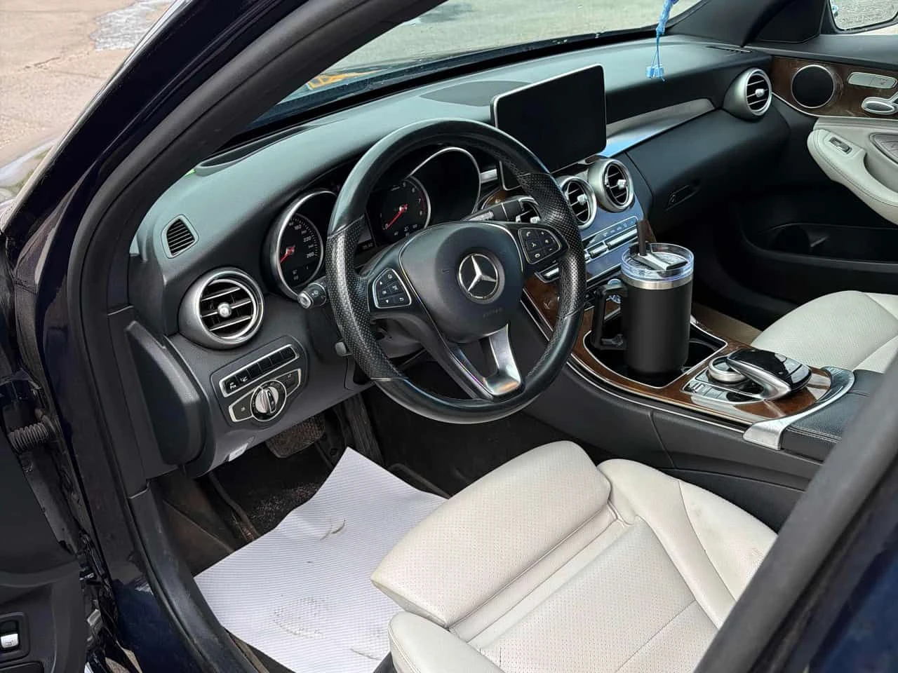 Mercedes-Benz C 300 * АВТОКРЕДИТ БЕЗ ПЪРВОНАЧАЛНА ВНОСКА* , снимка 5 - Автомобили и джипове - 55369335