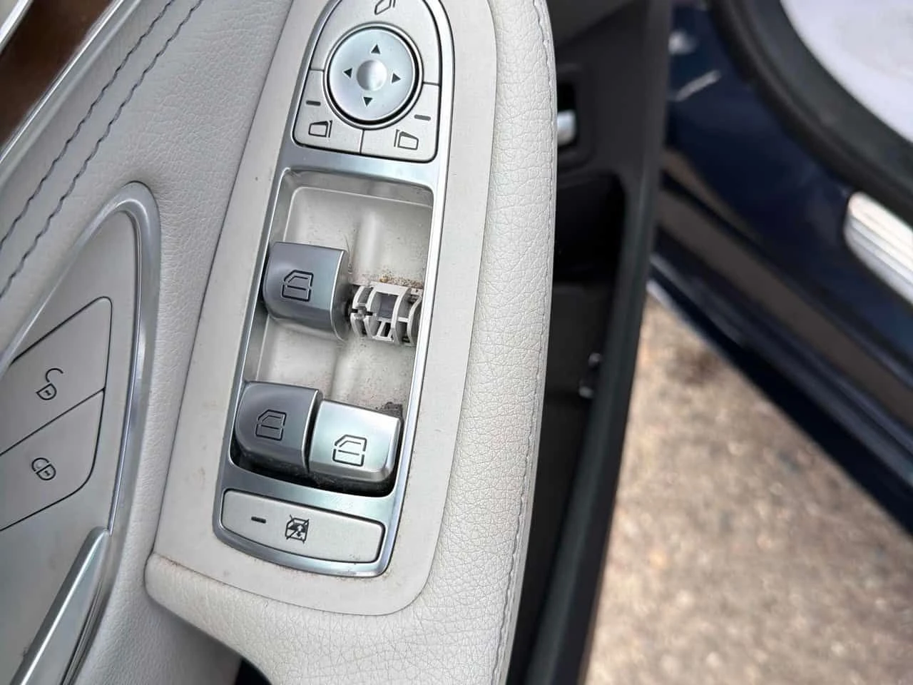 Mercedes-Benz C 300 * АВТОКРЕДИТ БЕЗ ПЪРВОНАЧАЛНА ВНОСКА* , снимка 10 - Автомобили и джипове - 55369335