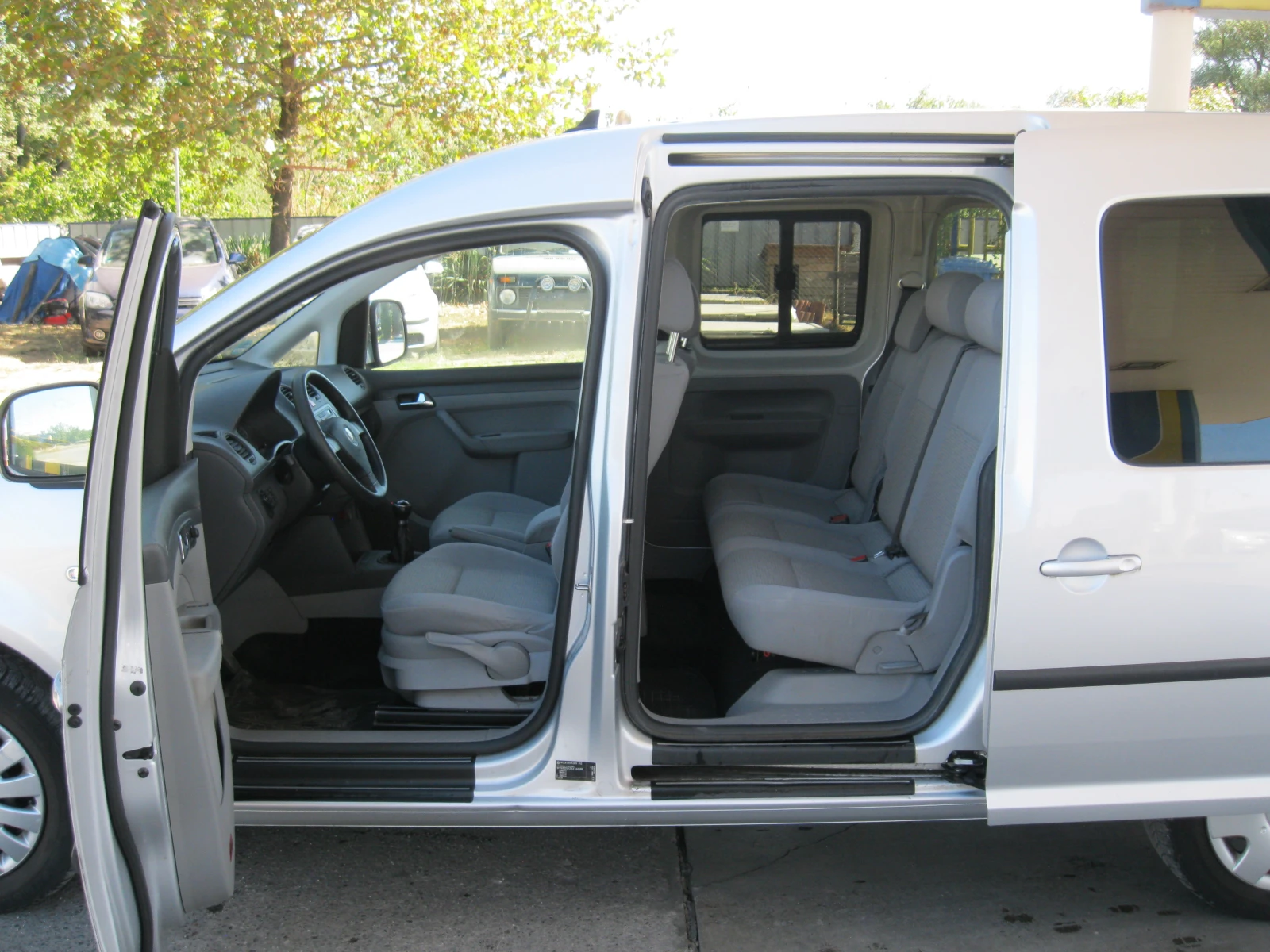 VW Caddy MAXI, снимка 10 - Автомобили и джипове - 56070052