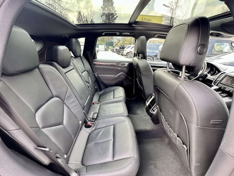 Porsche Cayenne 3.0 D, снимка 15 - Автомобили и джипове - 49761844