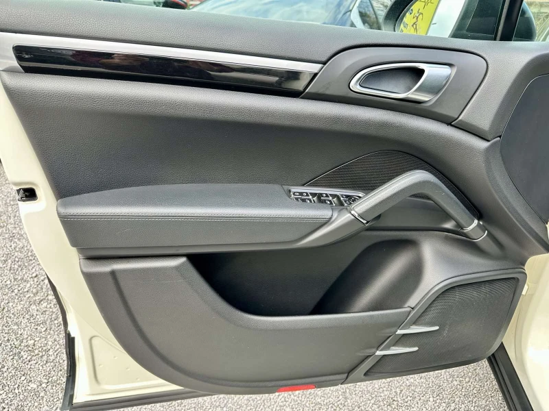 Porsche Cayenne 3.0 D, снимка 12 - Автомобили и джипове - 49761844