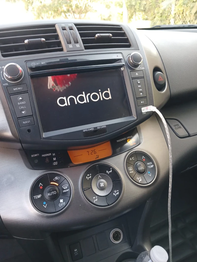 Toyota Rav4 2.2D4D-LUXURY-136k.c., снимка 11 - Автомобили и джипове - 53101813