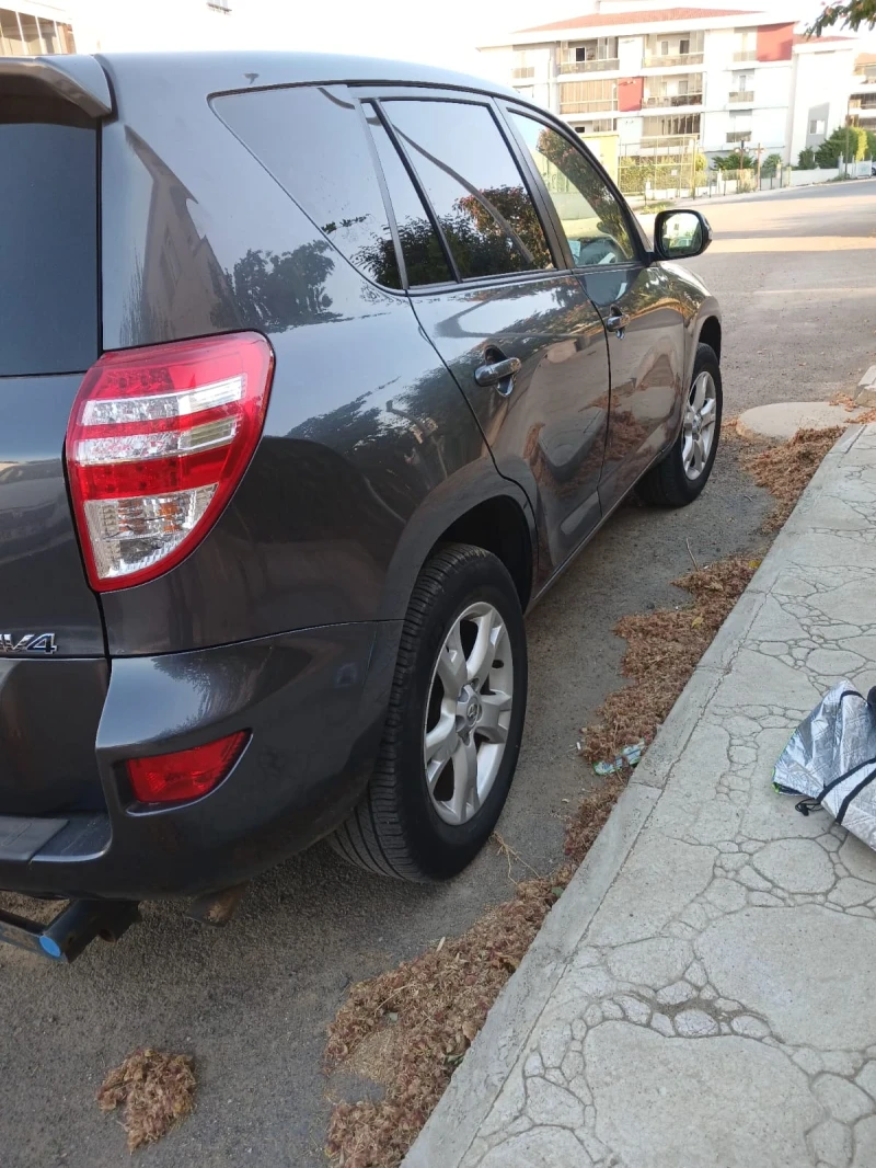 Toyota Rav4 2.2D4D-LUXURY-136k.c., снимка 8 - Автомобили и джипове - 53101813