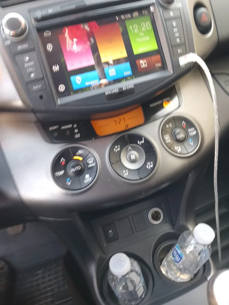 Toyota Rav4 2.2D4D-LUXURY-136k.c., снимка 10 - Автомобили и джипове - 53101813