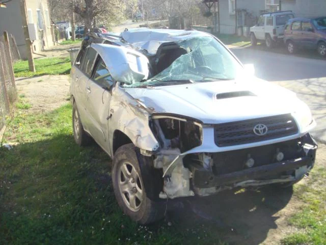 Toyota Rav4 2.0 d4d, снимка 4 - Автомобили и джипове - 46834381