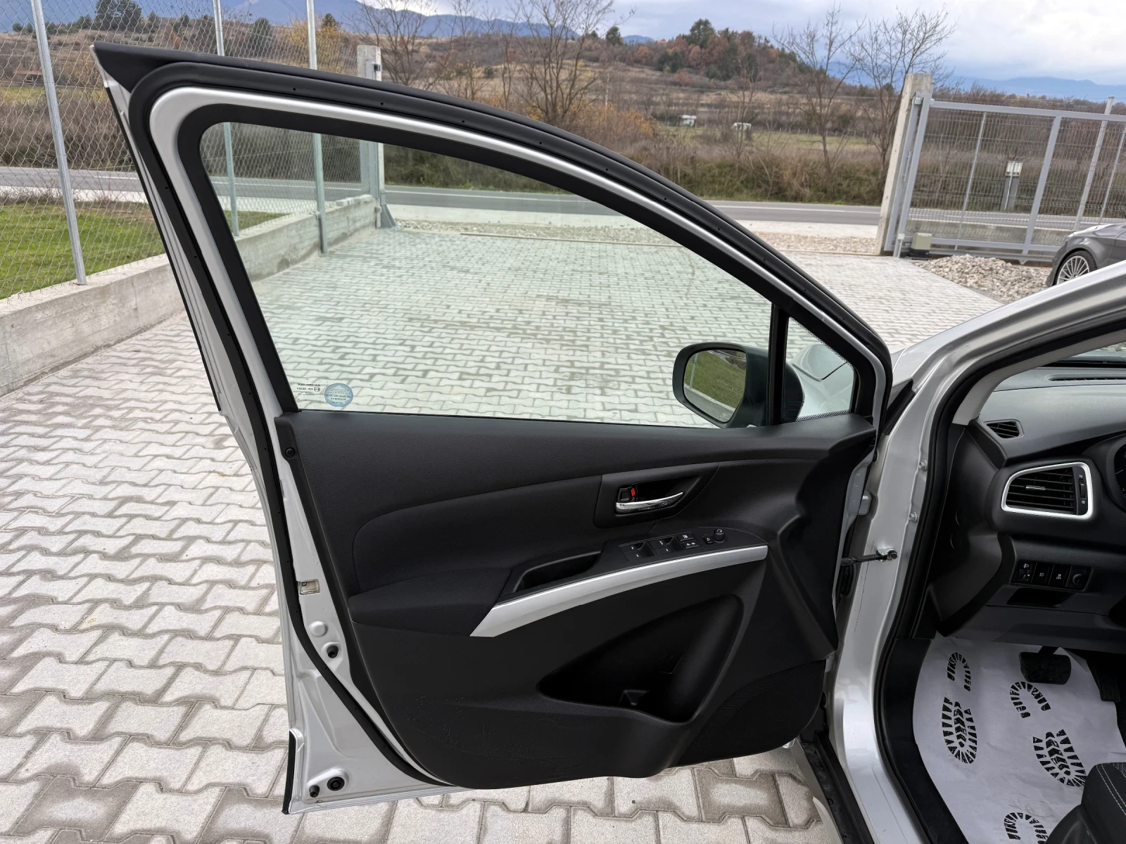 Suzuki SX4 S-Cross 1.6i AUTOMAT 4x4 - изображение 8