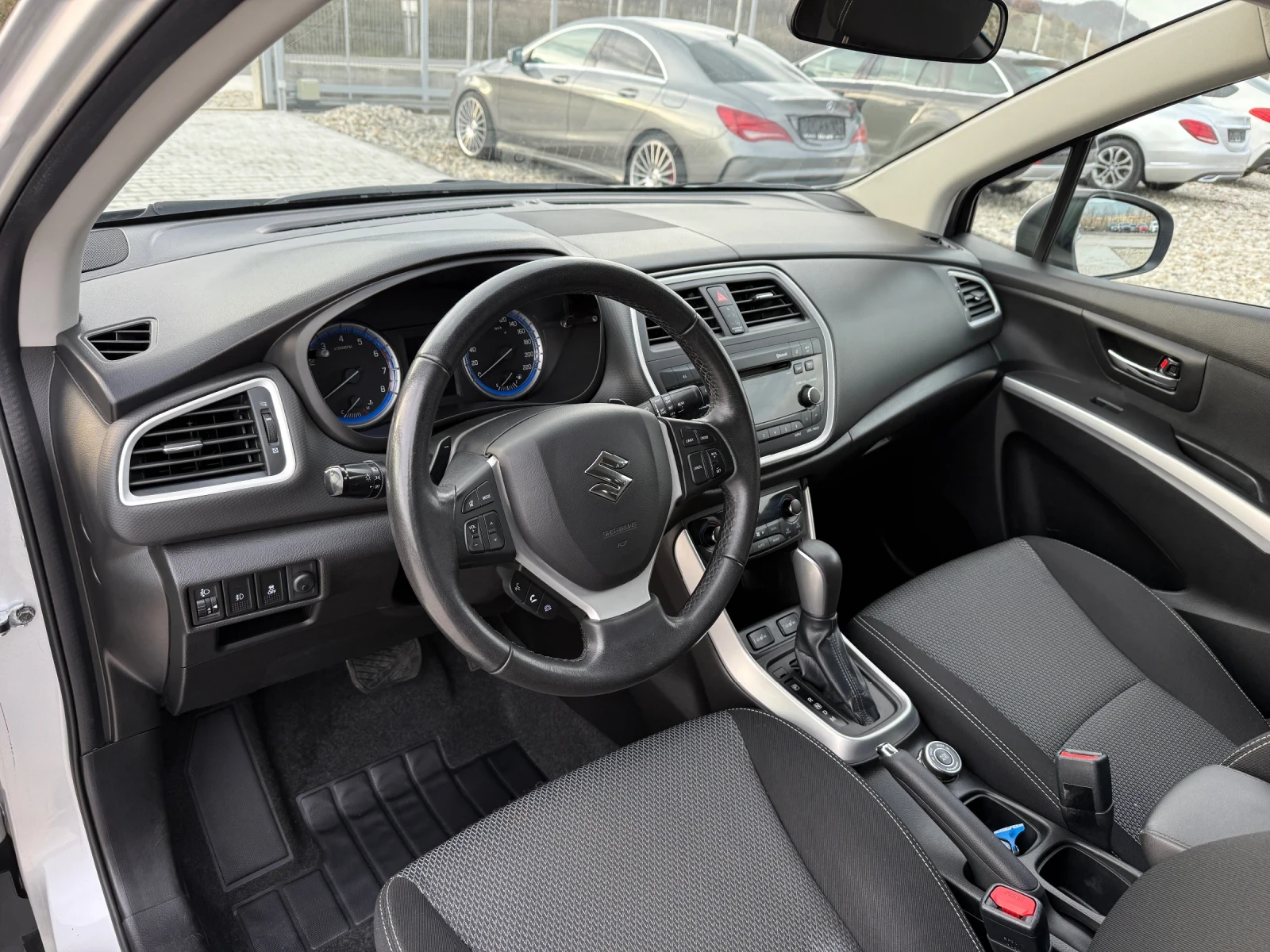 Suzuki SX4 S-Cross 1.6i AUTOMAT 4x4 - изображение 9