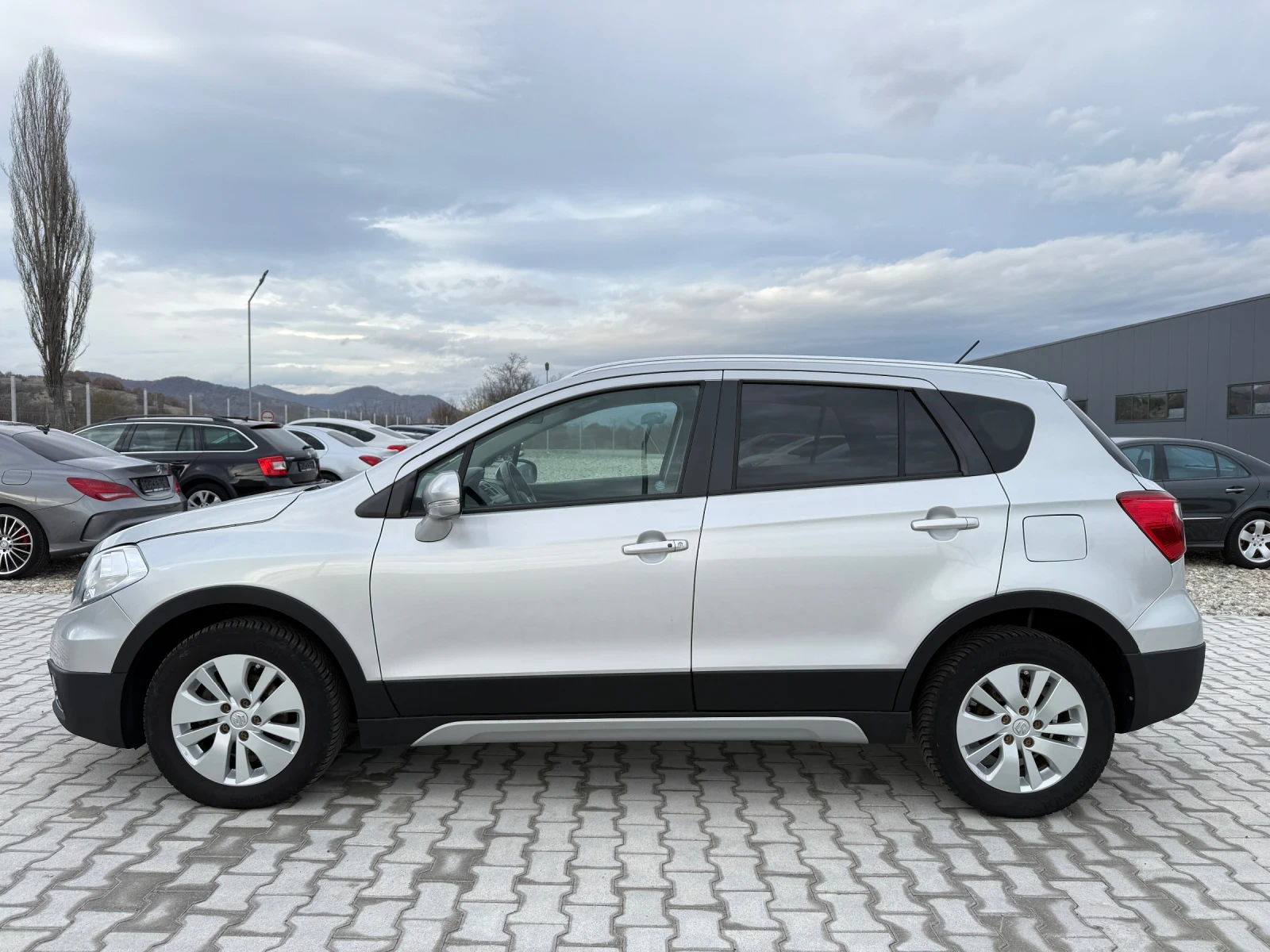 Suzuki SX4 S-Cross 1.6i AUTOMAT 4x4 - изображение 3