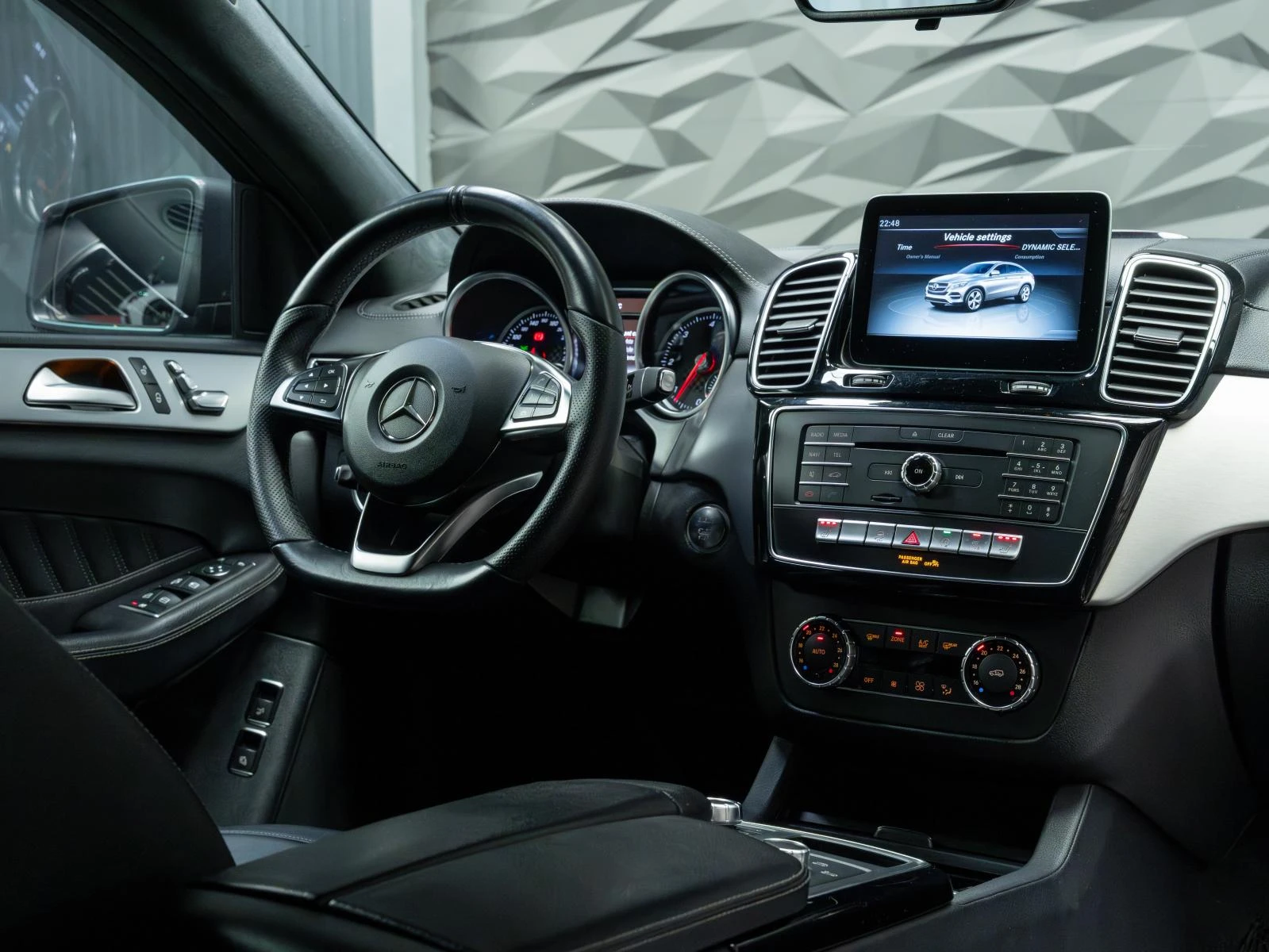 Mercedes-Benz GLE 350 D 4MATIC* COUPE* AMG LINE* KEYLESS* ПОДГРЕВ* DYNAM, снимка 5 - Автомобили и джипове - 53982526