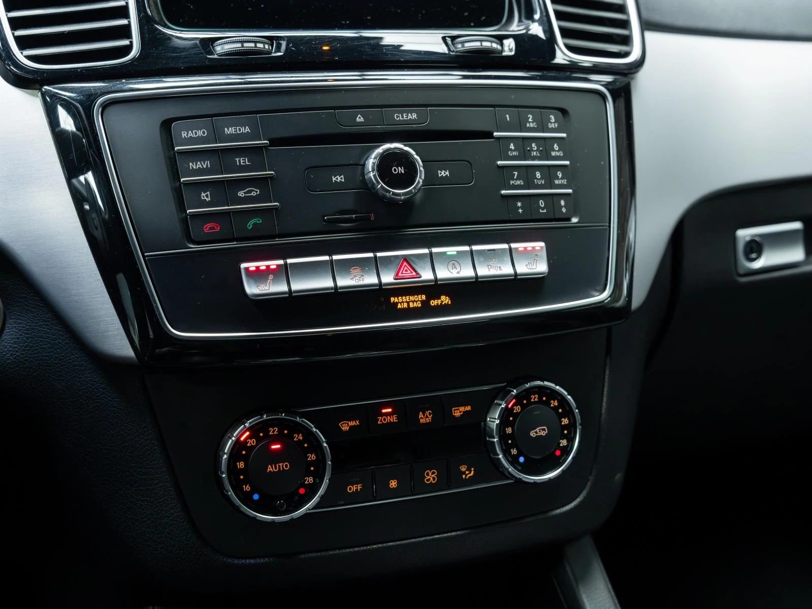 Mercedes-Benz GLE 350 D 4MATIC* COUPE* AMG LINE* KEYLESS* ПОДГРЕВ* DYNAM, снимка 14 - Автомобили и джипове - 53982526