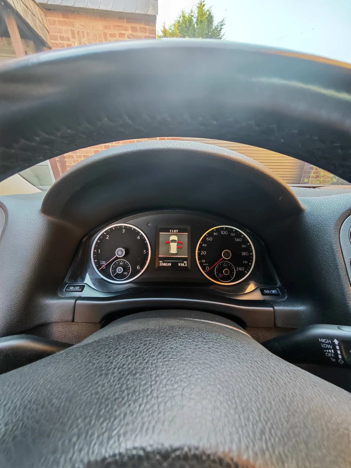 VW Tiguan, снимка 11 - Автомобили и джипове - 54172280