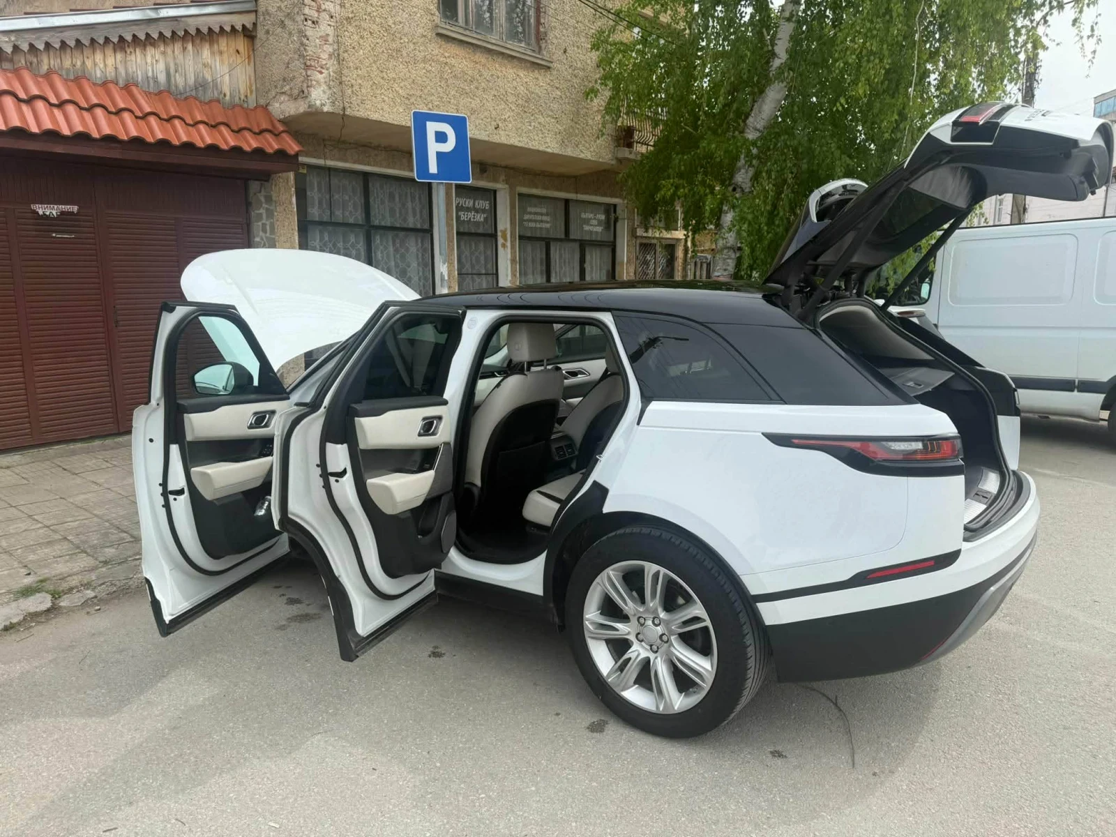 Land Rover Range Rover Velar, снимка 13 - Автомобили и джипове - 54420911