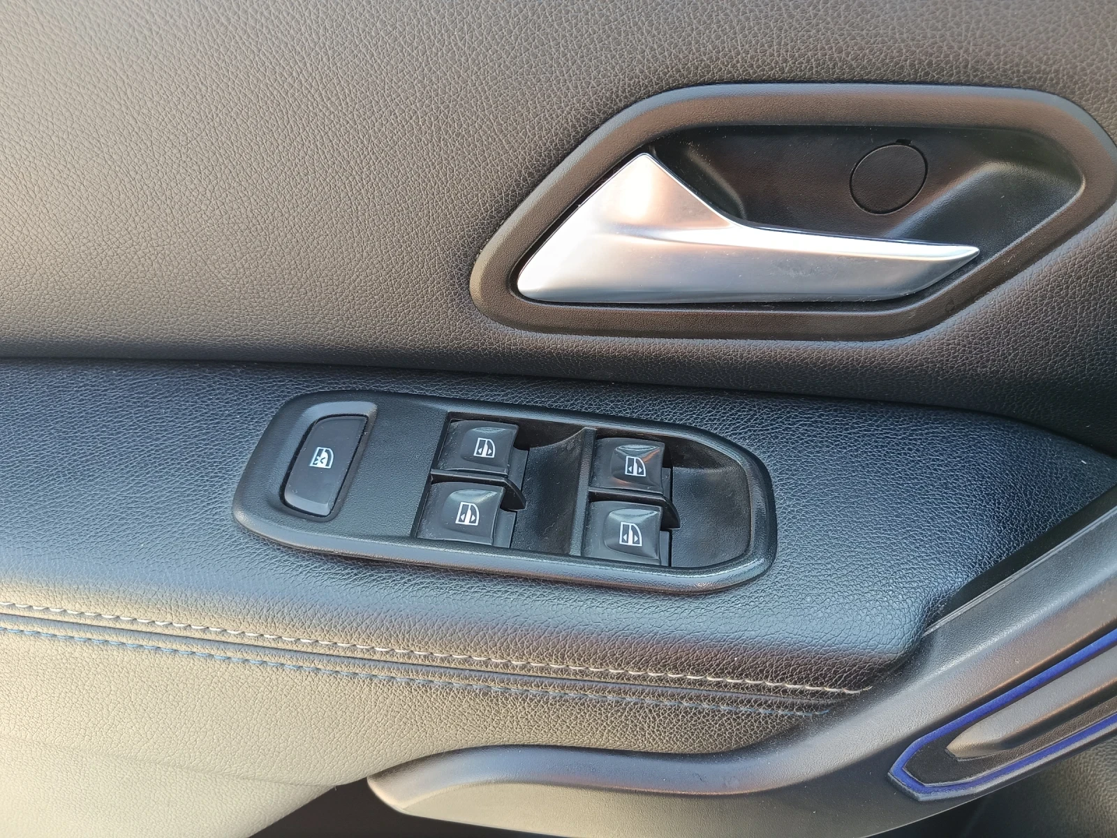 Dacia Duster 1.0Tce/100к.с./ECO-G/BlueLine/Фабрична ГАЗ/, снимка 16 - Автомобили и джипове - 55157586