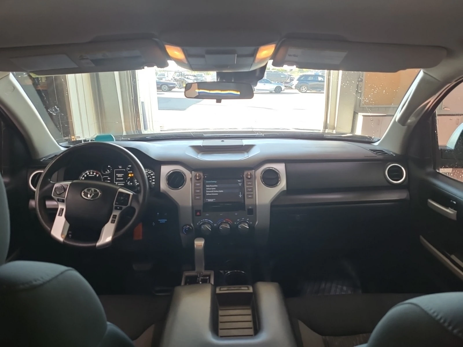 Toyota Tundra * SR5 PLUS CREW CAB SHORT BED * AWD * CARFAX * , снимка 8 - Автомобили и джипове - 56013221