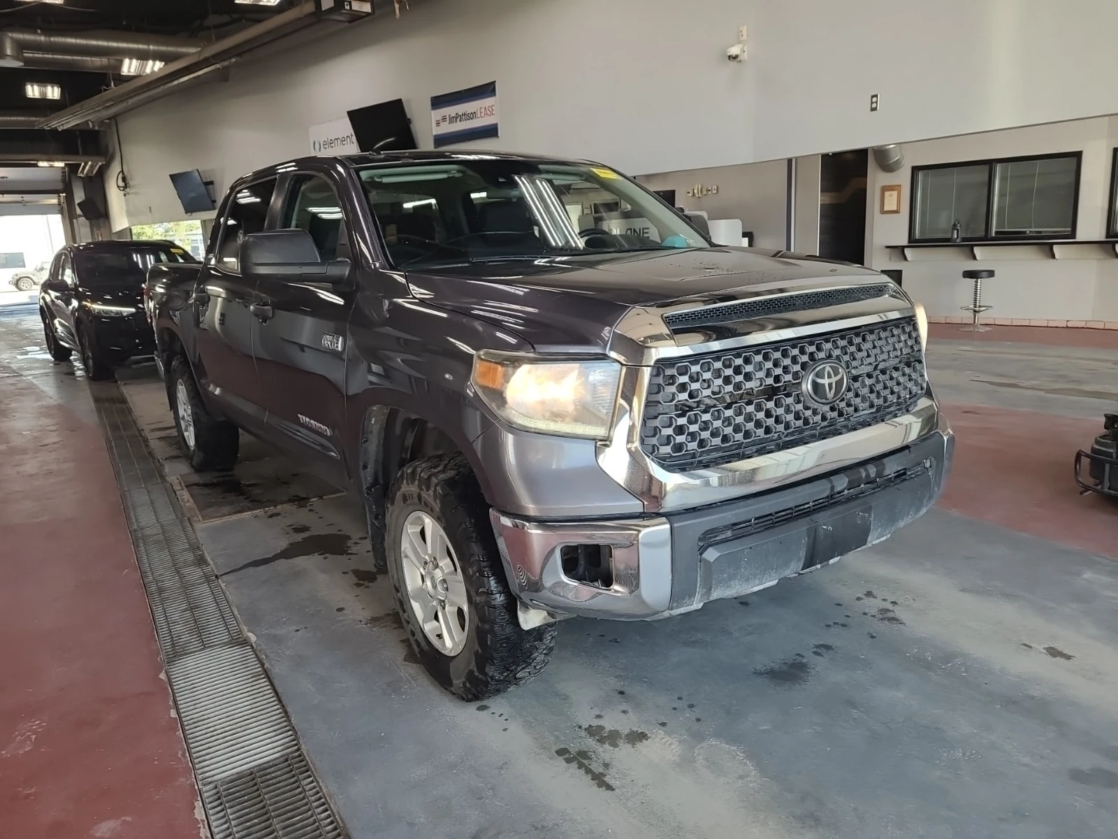 Toyota Tundra * SR5 PLUS CREW CAB SHORT BED * AWD * CARFAX * , снимка 2 - Автомобили и джипове - 56013221
