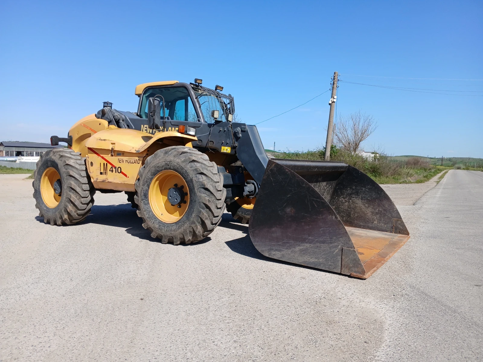 Телескопичен товарач New Holland LM410 - изображение 2
