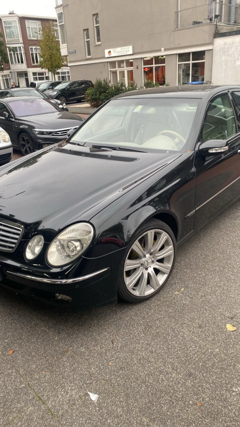 Mercedes-Benz E 200, снимка 1 - Автомобили и джипове - 47709932