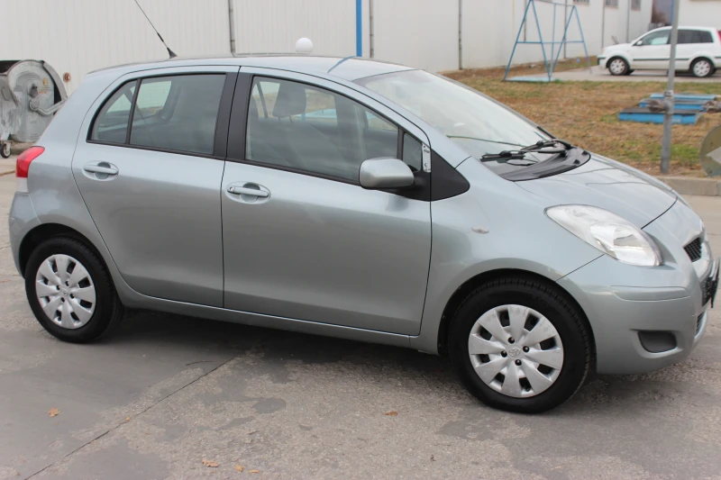 Toyota Yaris 1.33 бензин Уникат, Швеъцария, снимка 4 - Автомобили и джипове - 48270245