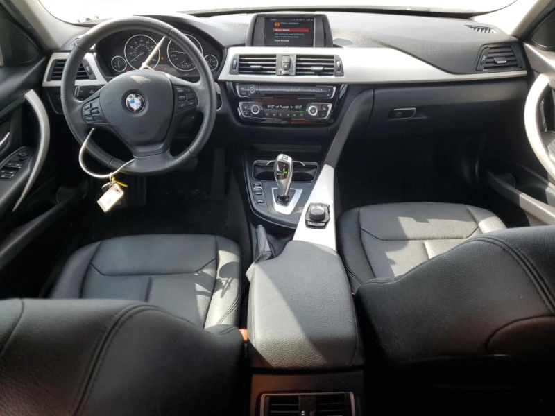 BMW 320 2.0L 4 Rear-wheel drive, снимка 9 - Автомобили и джипове - 48283930