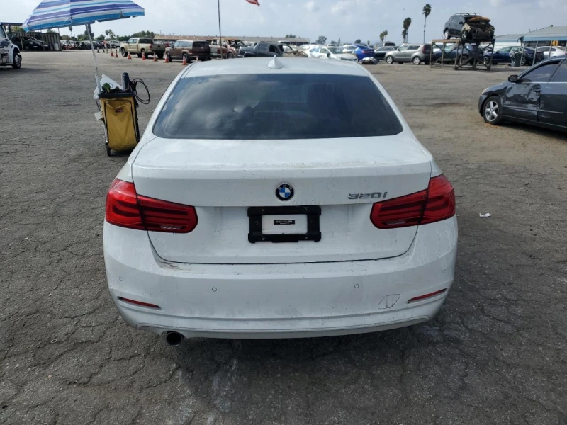 BMW 320 2.0L 4 Rear-wheel drive, снимка 7 - Автомобили и джипове - 48283930