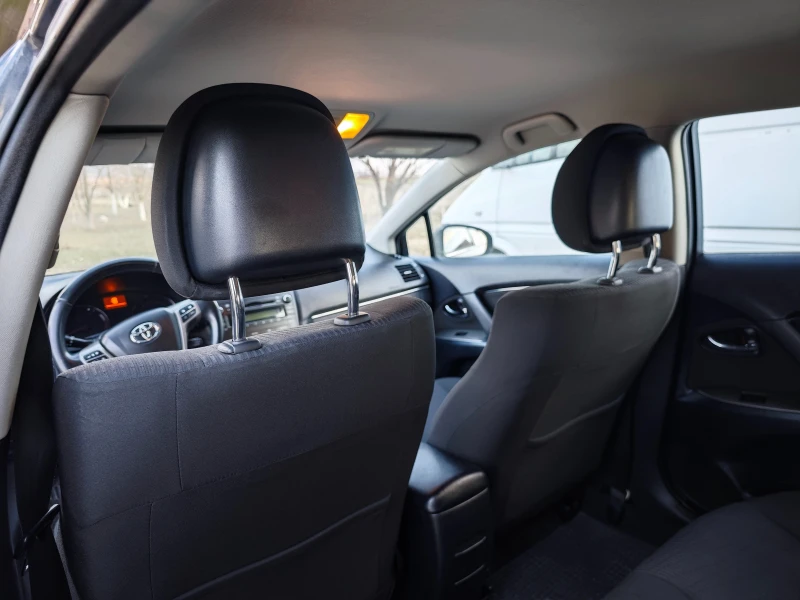 Toyota Avensis 2.0 D4D | КАСКО + НОВИ ЗИМНИ ГУМИ, снимка 17 - Автомобили и джипове - 52361857