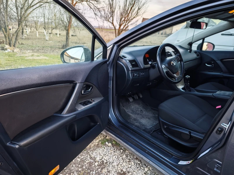 Toyota Avensis 2.0 D4D | КАСКО + НОВИ ЗИМНИ ГУМИ, снимка 14 - Автомобили и джипове - 52361857