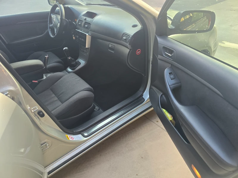 Toyota Avensis 2.0 D4D, снимка 7 - Автомобили и джипове - 50260787