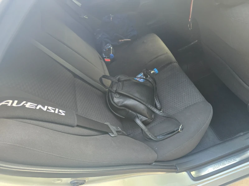 Toyota Avensis 2.0 D4D, снимка 14 - Автомобили и джипове - 50260787