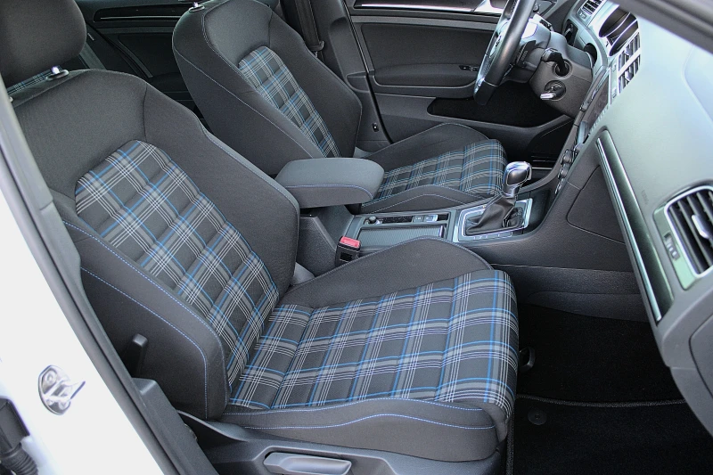 VW Golf GTE/DSG/PLUG-IN-HYBRID/KAMERA/DISTRONIC/LED/TOP, снимка 8 - Автомобили и джипове - 51801595