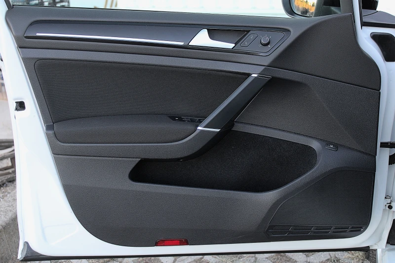 VW Golf GTE/DSG/PLUG-IN-HYBRID/KAMERA/DISTRONIC/LED/TOP, снимка 16 - Автомобили и джипове - 51801595