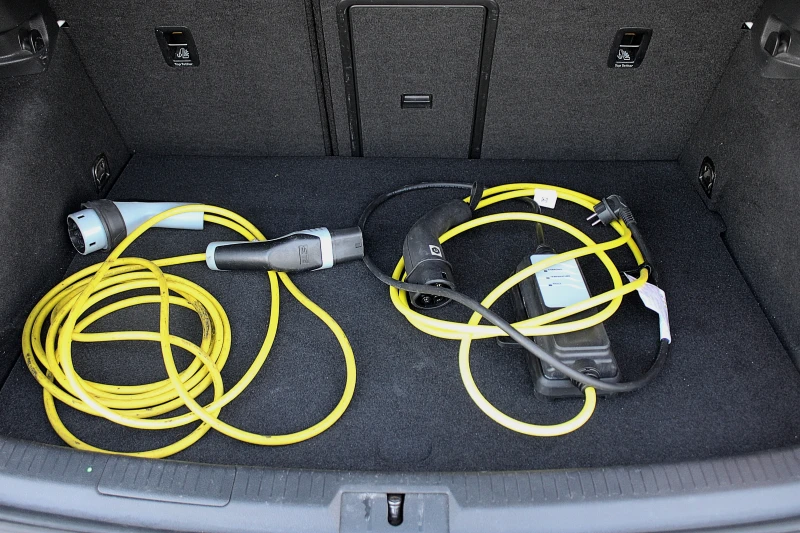 VW Golf GTE/DSG/PLUG-IN-HYBRID/KAMERA/DISTRONIC/LED/TOP, снимка 17 - Автомобили и джипове - 51801595