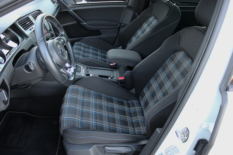 VW Golf GTE/DSG/PLUG-IN-HYBRID/KAMERA/DISTRONIC/LED/TOP, снимка 7 - Автомобили и джипове - 51801595