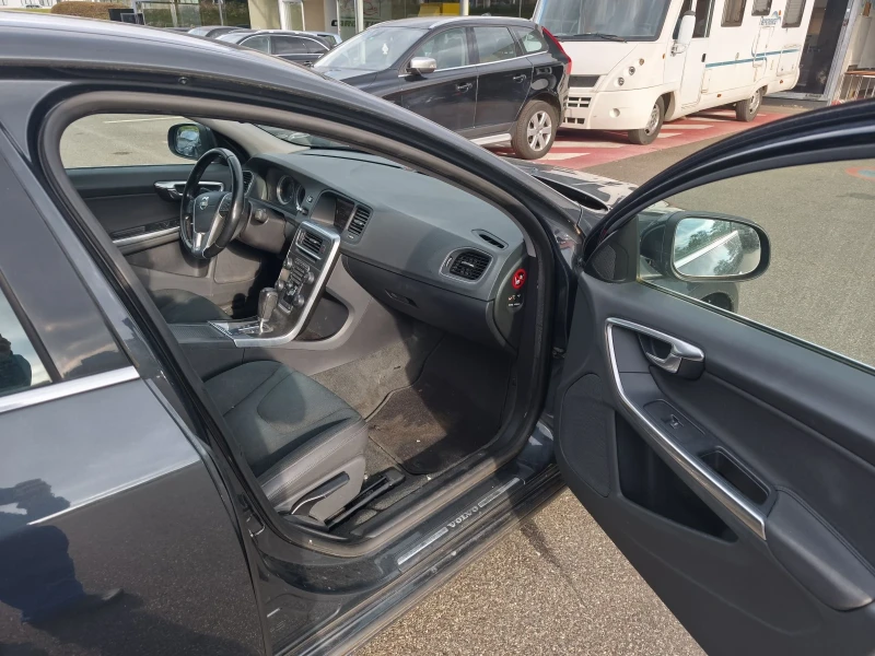 Volvo S60 2.0T, снимка 9 - Автомобили и джипове - 52002285